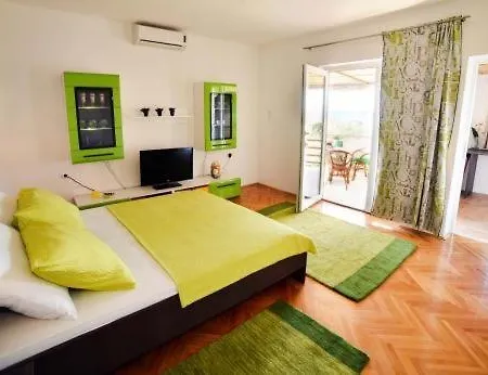 In With Sea View, Terrace, Air Conditioning, Wi-fi * Pakoštane